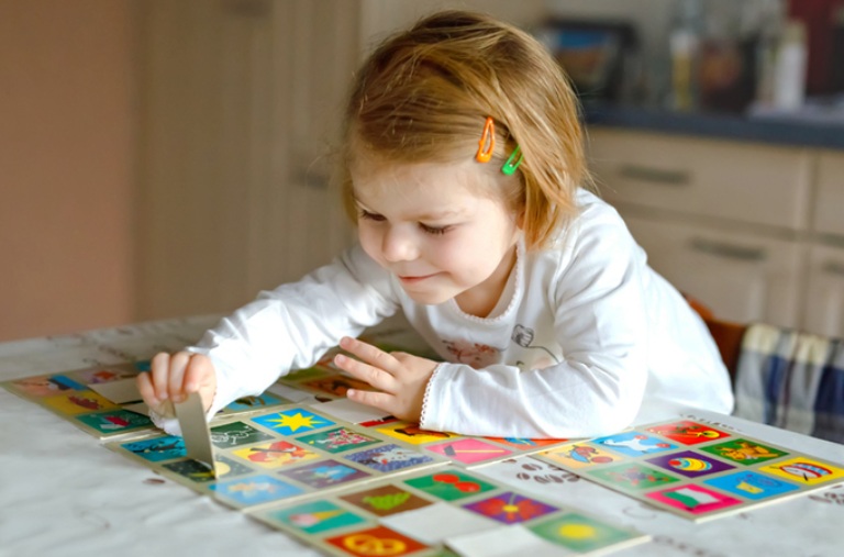 Card exercises to help children with ADHD improve concentration and memory
