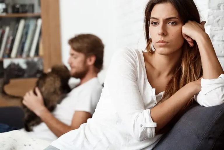 Signs that a husband needs to pay more attention to his wife