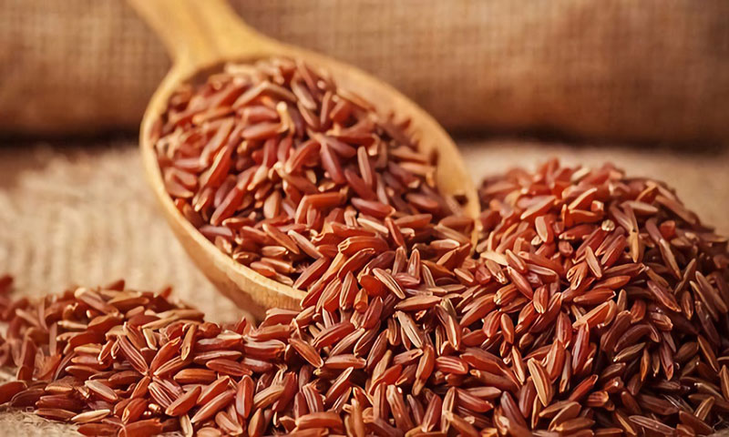 Brown rice contains a lot of fiber, which is very good for heart patients