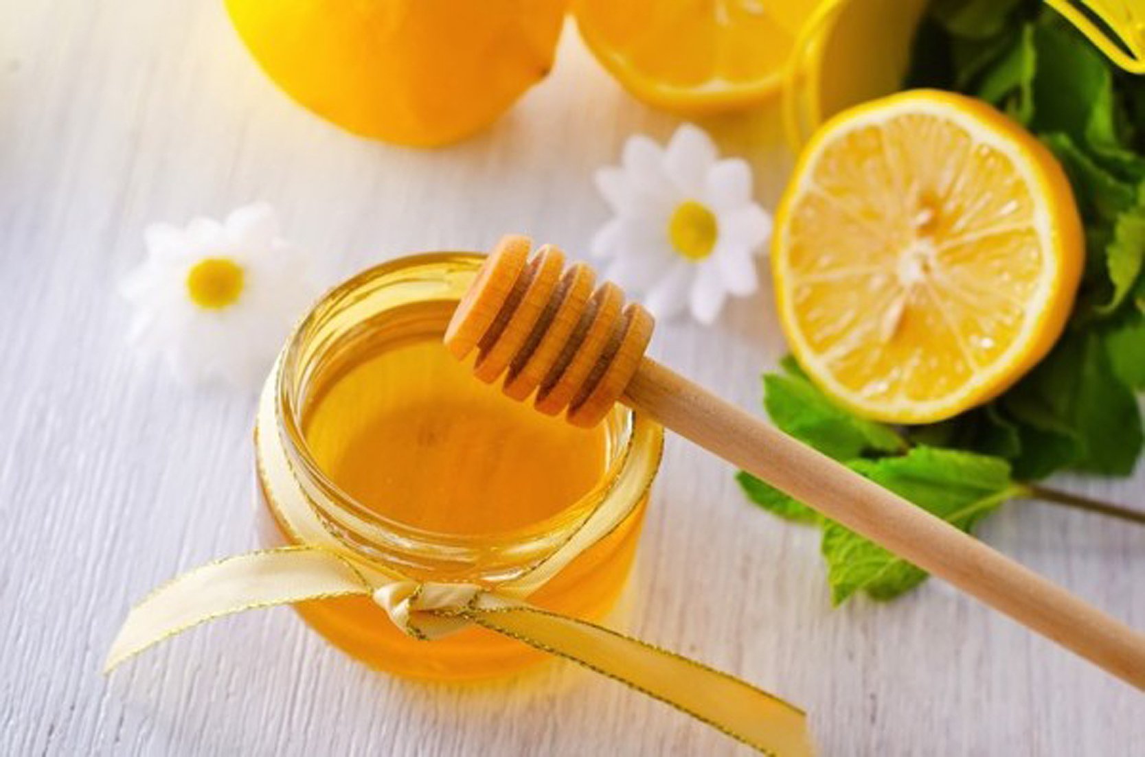 Honey contains many nutrients that help replenish energy quickly 