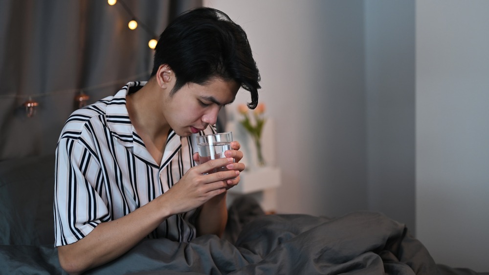 Knowing when to drink water at night is very important 